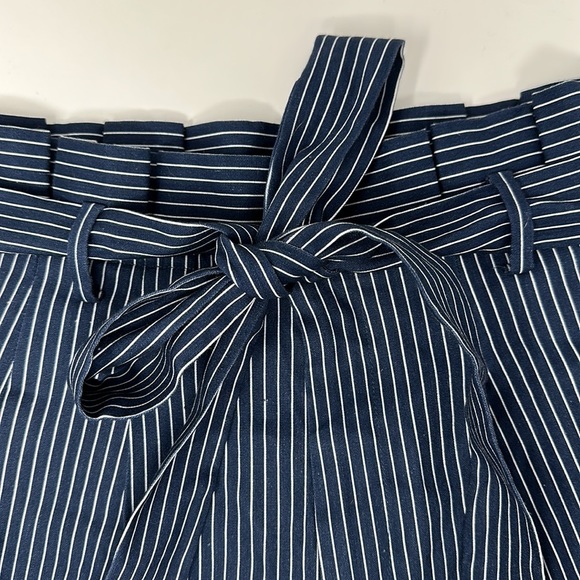 ALICE + OLIVIA Laurine belted striped linen-blend shorts - Picture 7 of 12